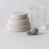 Üst üste alçı diskler ve buzlu cam beher